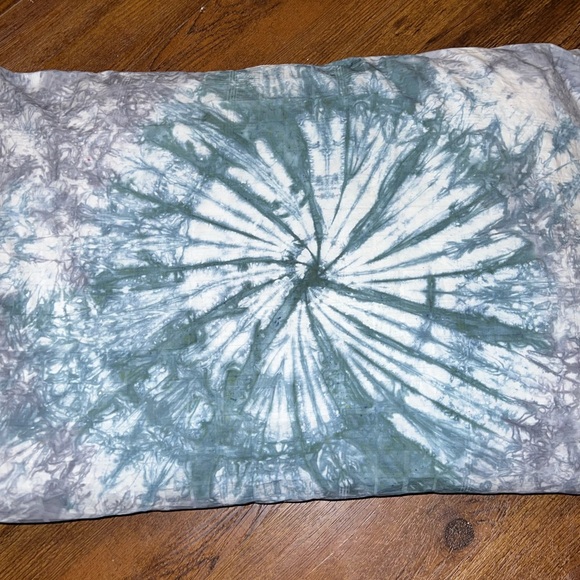 Set of 2 King Size Custom Tie-Dyed Green & Gray Pillowcases - Picture 7 of 10